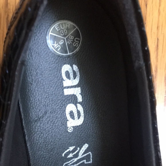 Shoes - Picture 4 of 4